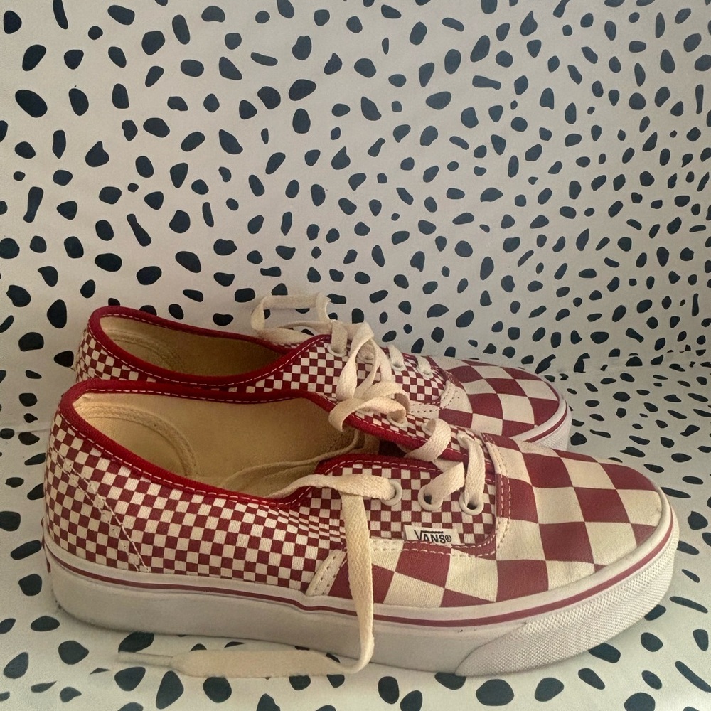 White and red #checkeredvans classic lace up in        size: (W) 7 1/2 M 6 1/2